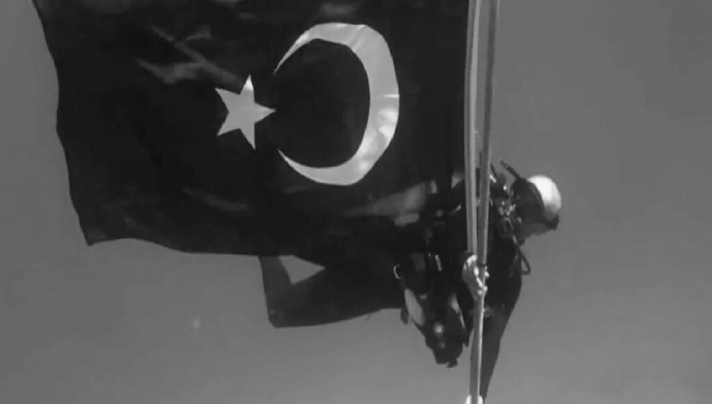 Fethiye’de Cumhuriyet Bayramı Su Altında Kutlandı