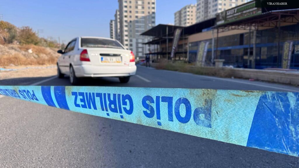 Kepengini kaldırıp, boşluktan girdikleri dükkandan cep telefonu çalan 3 kardeş yakalandı