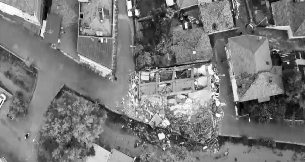 Sındırgı depreminde yıkılan binalar havadan görüntülendi