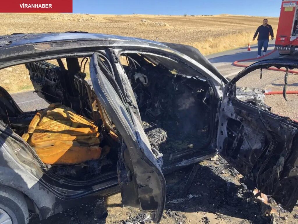 Otomobil Yolda Alev Aldı