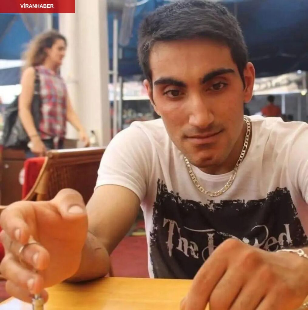 Kamyonetin altında kalan skuter şoförü öldü; kaza kamerada