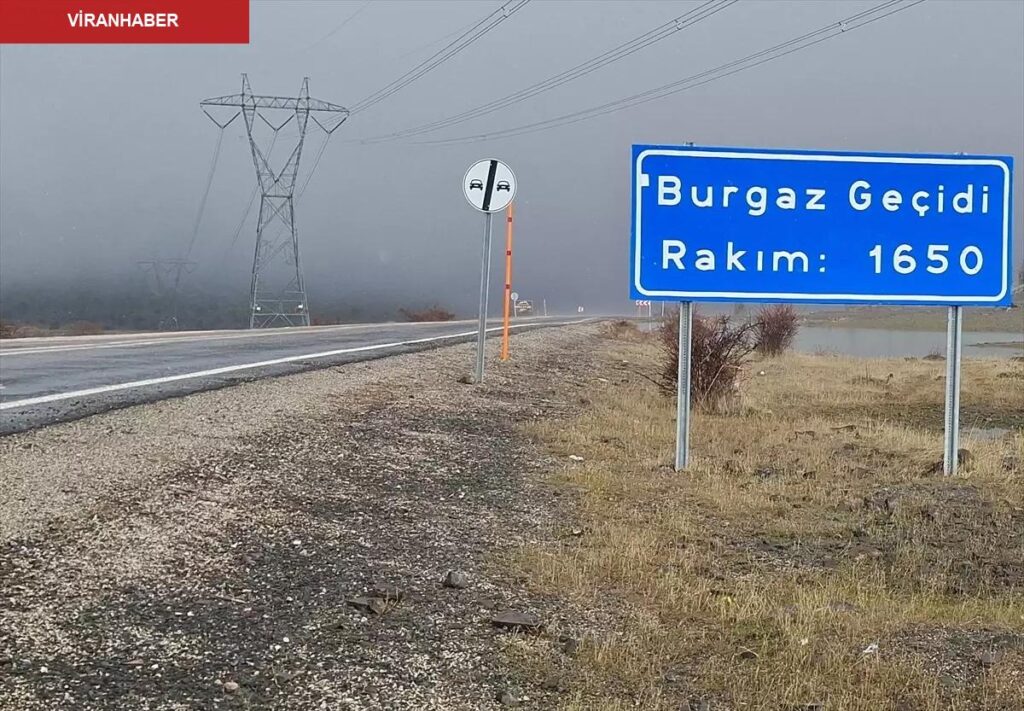 Karayolları takımları şoförleri sis nedeniyle uyardı