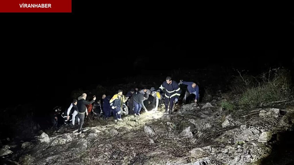 Kastamonu’da uçurumdan deniz kenarına düşen arabanın şoförü yaralandı