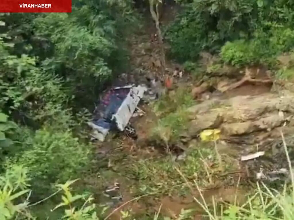 Kolombiya’da Öğrenci Taşıyan Otobüs Uçuruma Yuvarlandı: 17 Meyyit, 20 Yaralı