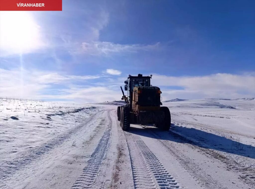 Van’da kardan kapanan 14 yerleşim yerinin yolu açıldı