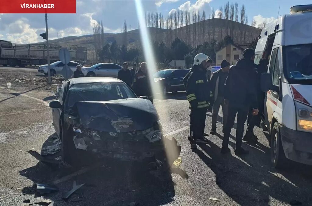Yozgat’ta araba ile kamyonun çarpıştığı kazada 5 kişi yaralandı