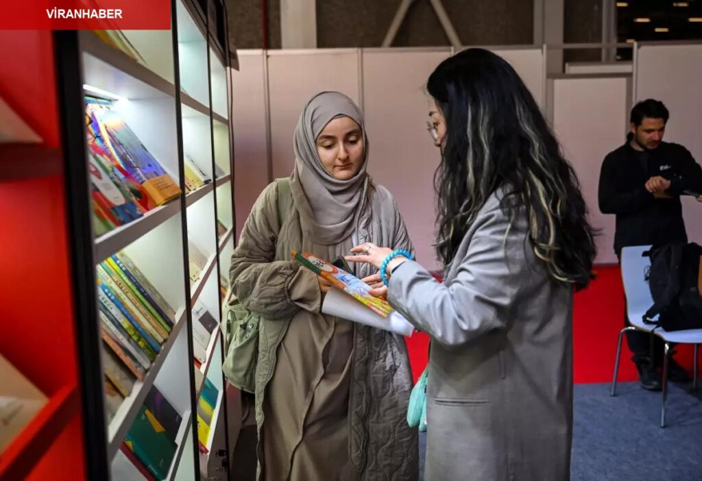 Albüm: 42. İstanbul Milletlerarası Kitap Fuarı’nda Çinli Yayınevleri 700’den Fazla Yapıtı Ziyaretçilerle Buluşturuyor