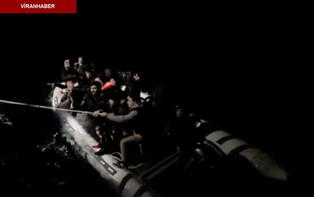 Arızalanan lastik bottaki 29 kaçak göçmen kurtarıldı, 2 organizatör gözaltına alındı