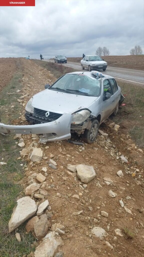 Tokat’ta savrulan arabadaki çift yaralandı