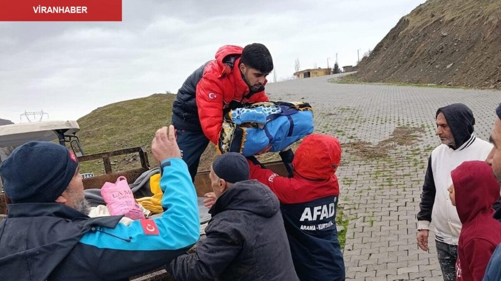 Siirt’te fırtına ve sağanak çadırları yıktı