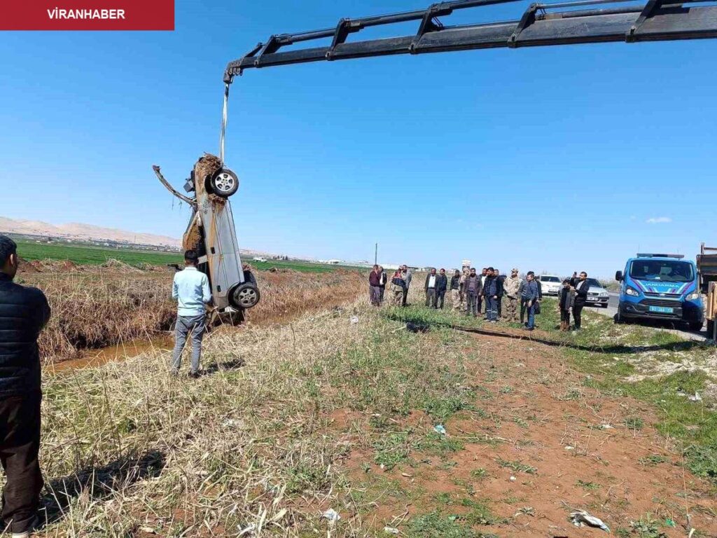 Şanlıurfa’da tahliye kanalına devrilen otomobilin sürücüsü yaralandı